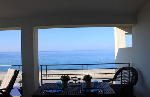 Divieto Apartment | Panoramic beachfront ideal for two couples