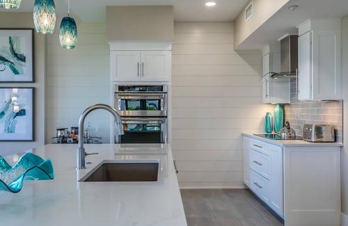 Baytowne Wharf Condo | Panoramic Bay View: Exclusive Modern Penthouse in the heart of Sandestin