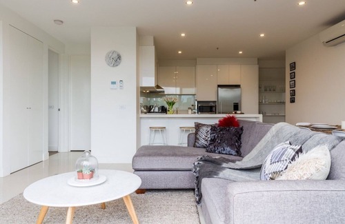 Fitzroy North Apartment | Panoramic City Views in Funky Fitzroy