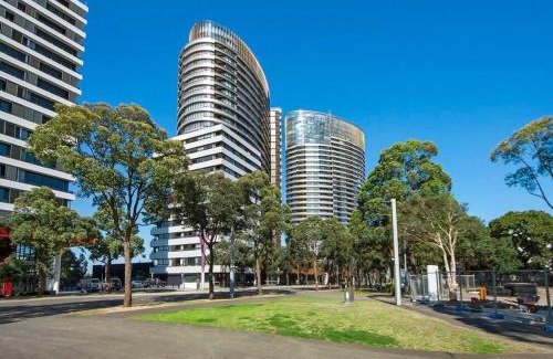 Sydney Olympic Park Apartment | Panoramic City View 3bed2bath condo Wi-Fi Parking