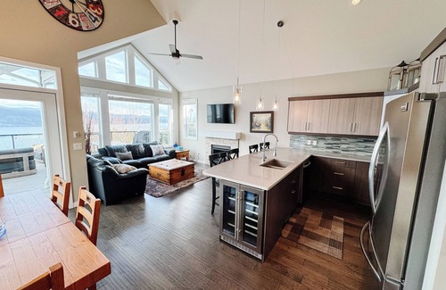 Central Okanagan Cabin | Panoramic Lakeview cabin w/fire table and private hot tub at LaCasa Resort