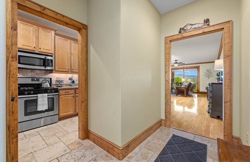 Banner Elk Condo | Panoramic Luxury Retreat | Prime Location Views 1A