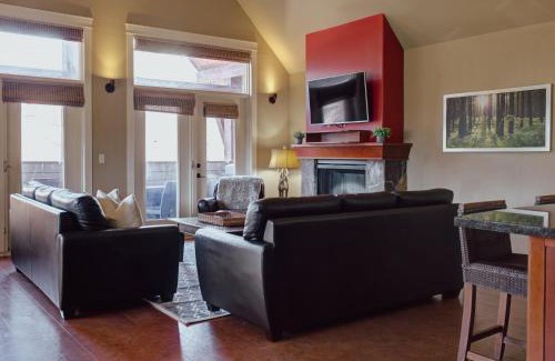 Canmore Apartment | Panoramic Mountain View Condo