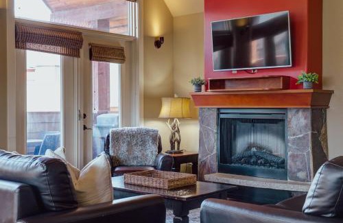 Canmore Apartment | Panoramic Mountain View Condo