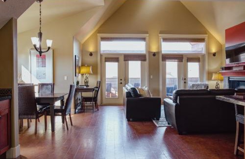 Canmore Apartment | Panoramic Mountain View Condo