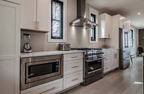 Sunday River Area Ski Chalet | Panoramic mountain view/Hot Tub/Shuffleboard/Theater room Sunday River