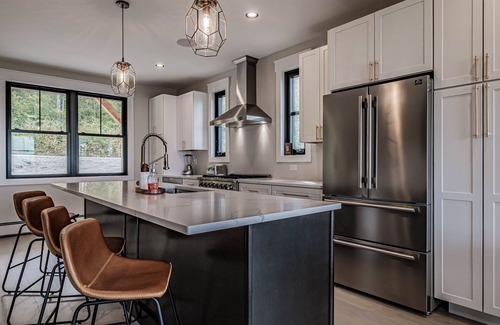 Sunday River Area Ski Chalet | Panoramic mountain view/Hot Tub/Shuffleboard/Theater room Sunday River