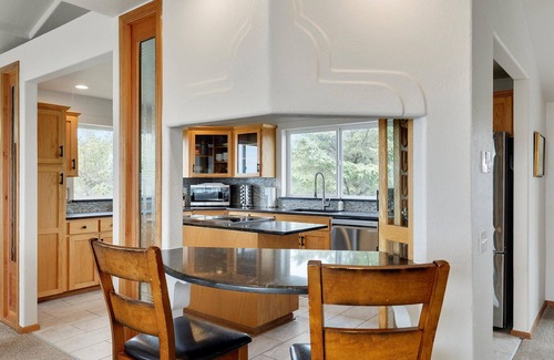 Kiwanda Shores House | Panoramic Ocean and Mtn Views, Spacious Home with Decks and Beach Access Nearby