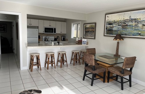 West Newport House | Panoramic Ocean View! Oceanfront Duplex, Awesome Location- Lower Unit