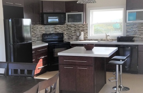 George Town House | Panoramic ocean view luxury villa with pool, few minutes walk to Palm Bay Beach