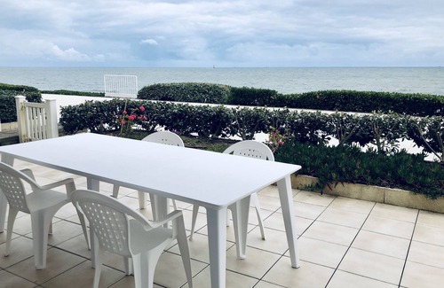 Pornichet Apartment | Panoramic ocean view, direct beach access