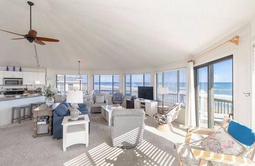Duck House | Panoramic ocean views abound at this oceanfront Duck home!