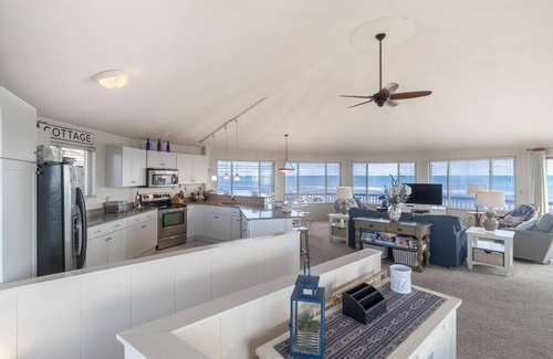Duck House | Panoramic ocean views abound at this oceanfront Duck home!