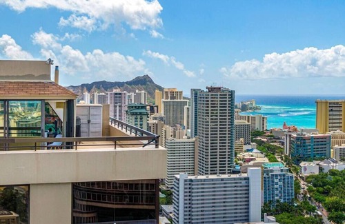 Waikiki Condo | Panoramic Ocean Views Penthouse 601