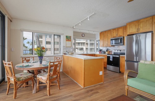 Historic Kailua Village Condo | Panoramic Oceanfront! King Bed!
