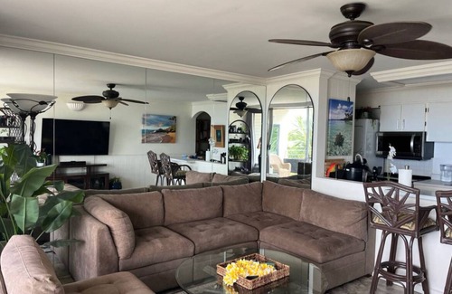Kihei Condo | PANORAMIC OCEANVIEW PENTHOUSE - ISLAND SURF - Heart of South Maui.