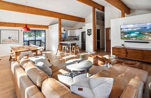 Alpine Meadows House | Panoramic Peaks at Alpine Meadows - Ski Shuttle to Lifts - Fireplace - Newly updated!