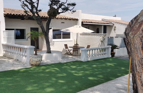 Cagnes-sur-Mer Apartment | Panoramic sea view in a quiet area with swimming pool - parking