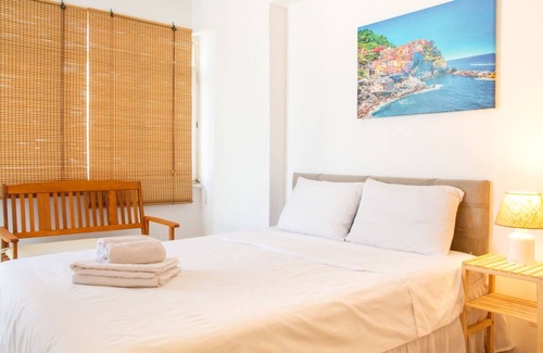 Kusadasi City Centre Apartment | Panoramic Sea View Flat, 2 min to Beach