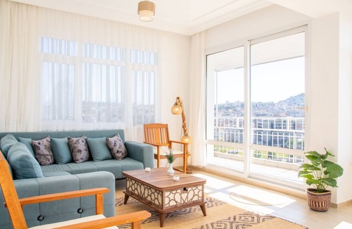 Kusadasi City Centre Apartment | Panoramic Sea View Flat, 2 min to Beach