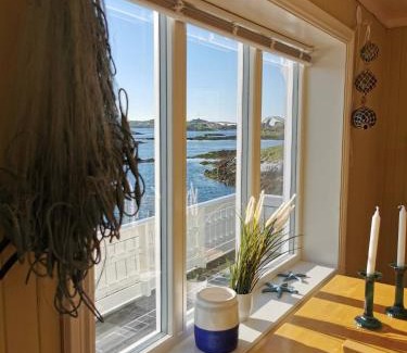 Ramberg House | Panoramic seaview house by the sea
