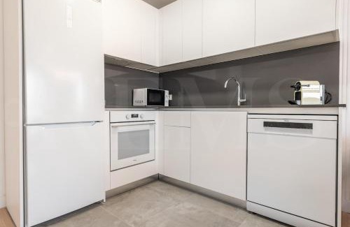 Palma-Palmilla Apartment | Panoramic skyrise on the 20th floor by REMS