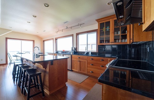 South Beach House | Panoramic Vacation Paradise - Ocean Front Luxury Retreat - Great for Families