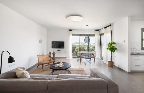 Jerusalem City Centre Apartment | Panoramic view to Old City, amazing apt!!!