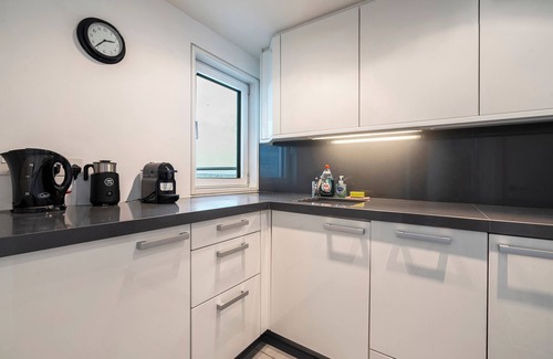 Chaucer Apartment | Panoramic Views