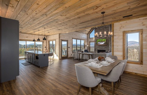 Gatlinburg - Pigeon Forge Cabin | Panoramic Views, Hot Tub, Arcade Games, & Free Attraction Passes