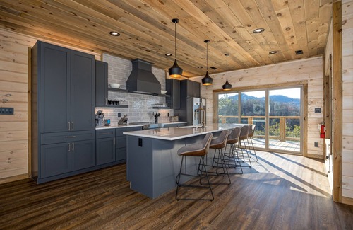 Gatlinburg - Pigeon Forge Cabin | Panoramic Views, Hot Tub, Arcade Games, & Free Attraction Passes