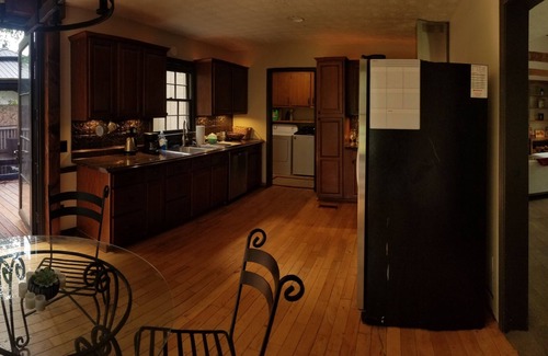 Tucker House | panoramic views, large hot tub/jacuzzi, cozy