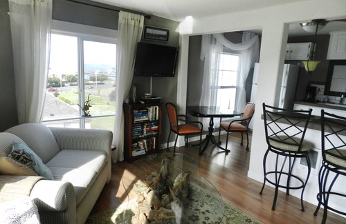 Astoria Condo | Panoramic Views of Columbia (3 BRs - 1 Bath) Condo