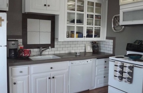 Astoria Condo | Panoramic Views of Columbia (3 BRs - 1 Bath) Condo