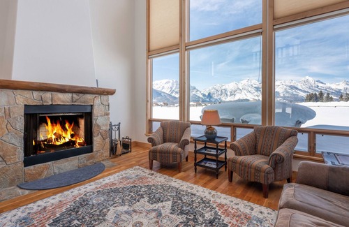 Jackson Hole House | Panoramic Views of the Teton Range Next to GTNP
