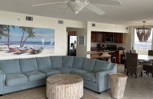 Ono Island Condo | Panoramic Views - Resort pool and hot tub