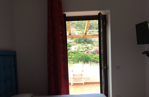 Lipari Historic Centre Villa | Panoramic villa, 100 meters from the sea and 400 from the port of Lipari, with 3 apartments.