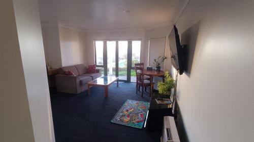 New Plymouth House | Panoramic vista on burns