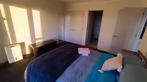 New Plymouth House | Panoramic vista on burns