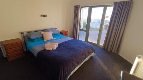 New Plymouth House | Panoramic vista on burns