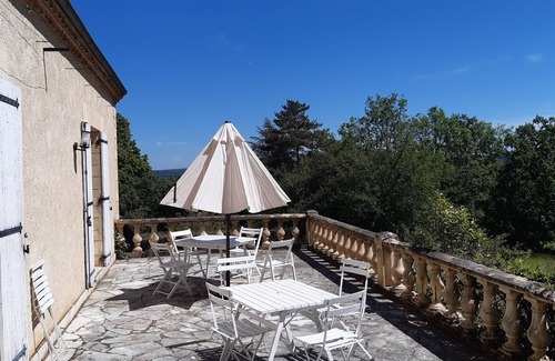 Cenac-et-Saint-Julien House | Pantaine, House sleeps 7 (+ 2 children + 1 baby), 3 bedrooms, large garden terrace