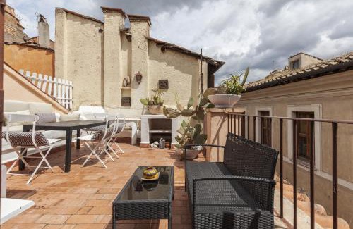 Rione V Ponte Apartment | Pantheon Splendid Flat with Terrace