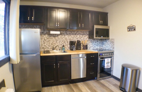 Branson Cabin | Papa Bear Cabin 1 - Community pool and hottub.