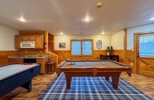 Sevierville Cabin | Papa Bear Lodge | Log Cabin | Awesome theater room