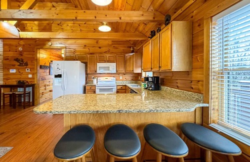 Sevierville Cabin | Papa Bear Lodge | Log Cabin | Awesome theater room