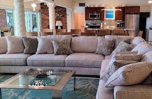 Marathon House | Papa's House On Vaca Cut, fabulous location, views and amenities!