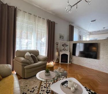 Buzdohanj Apartment | Papa's place