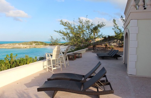 Forbes Hill House | Papaya House Exuma on Spectacular Beach