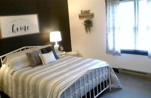Huntington Mills Bed & Breakfast | Paper Mill Pines Bed and Breakfast: The Cedar Room