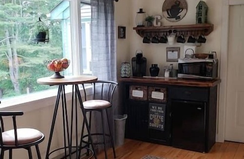 Huntington Mills Bed & Breakfast | Paper Mill Pines Bed and Breakfast: The Cedar Room